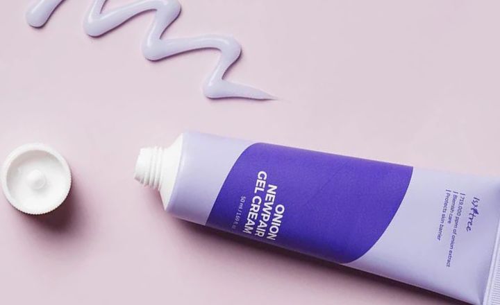 K-beauty moisturizers: Isntree – Onion Newpair Gel Cream