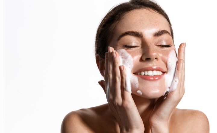 Best Cleanser To Use With Tretinoin & Retinoid