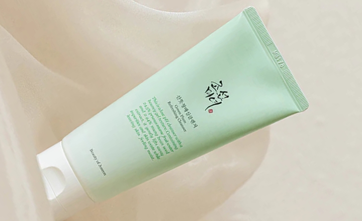 A Water-Based Cleanser for Morning and Night
